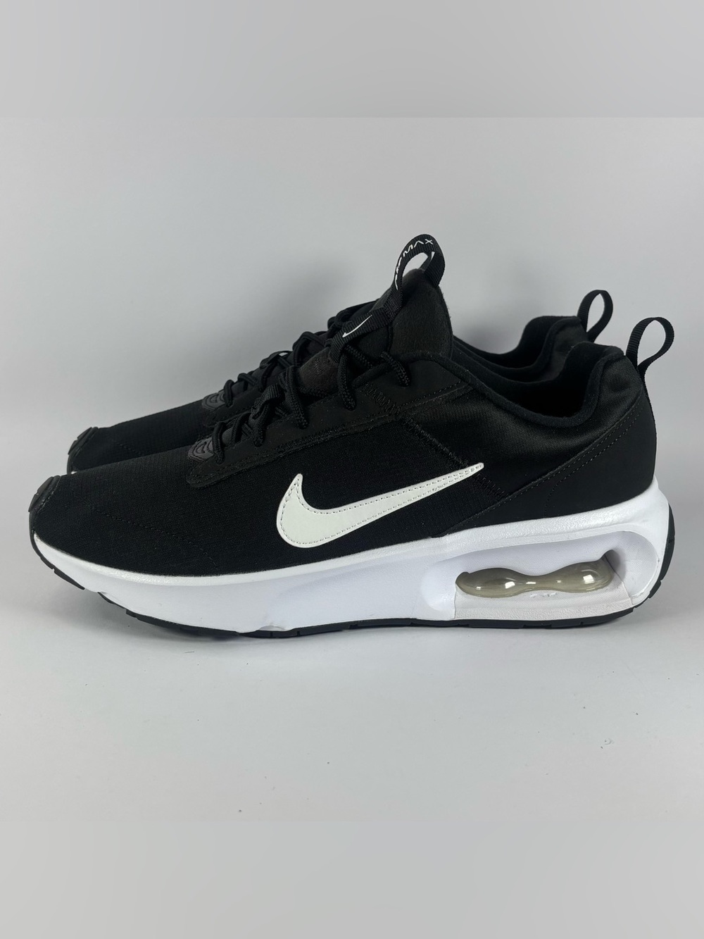 Nike Air Max INTRLK Lite Women’s 10 / Men’s 8.5 Black White